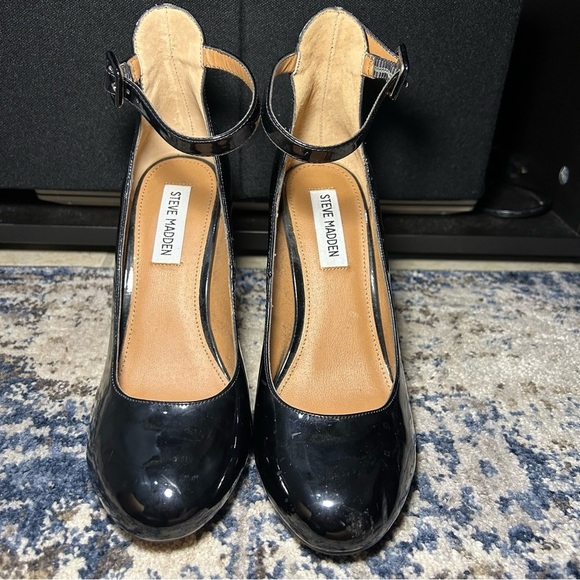 Steve Madden Vivii Black Faux Patent Leather Mary Jane Ankle Strap Heels Size 7 - Picture 4 of 11